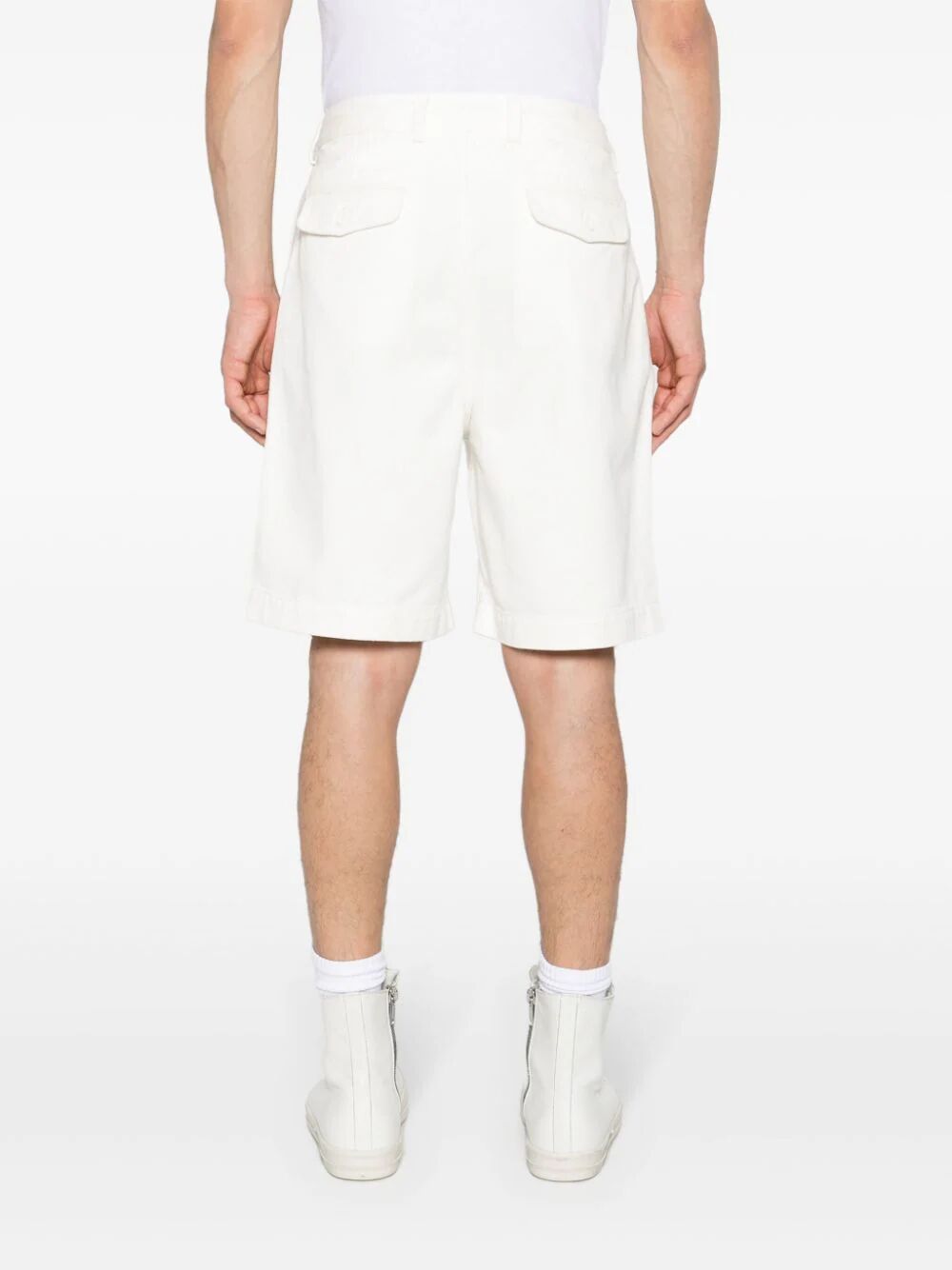 White pleated bermuda shorts