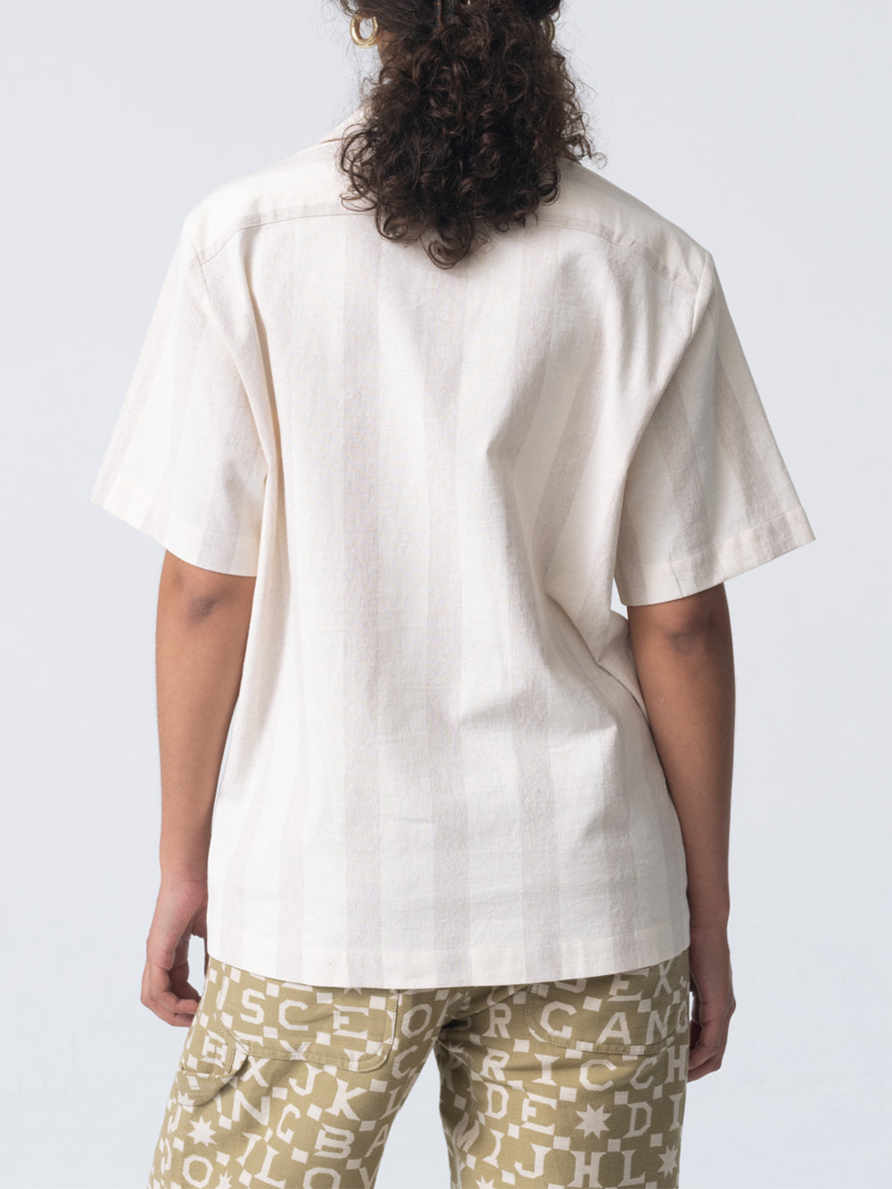 Short sleeved shirt with bird embroidery