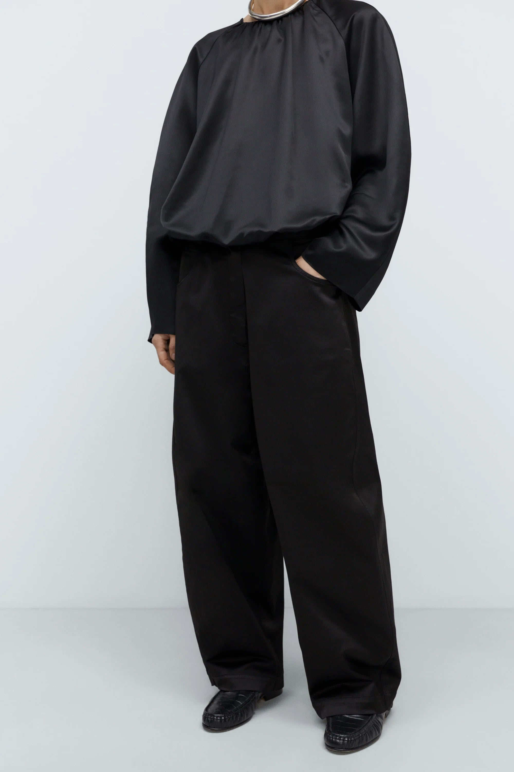 Pantaloni "Satin Curved"